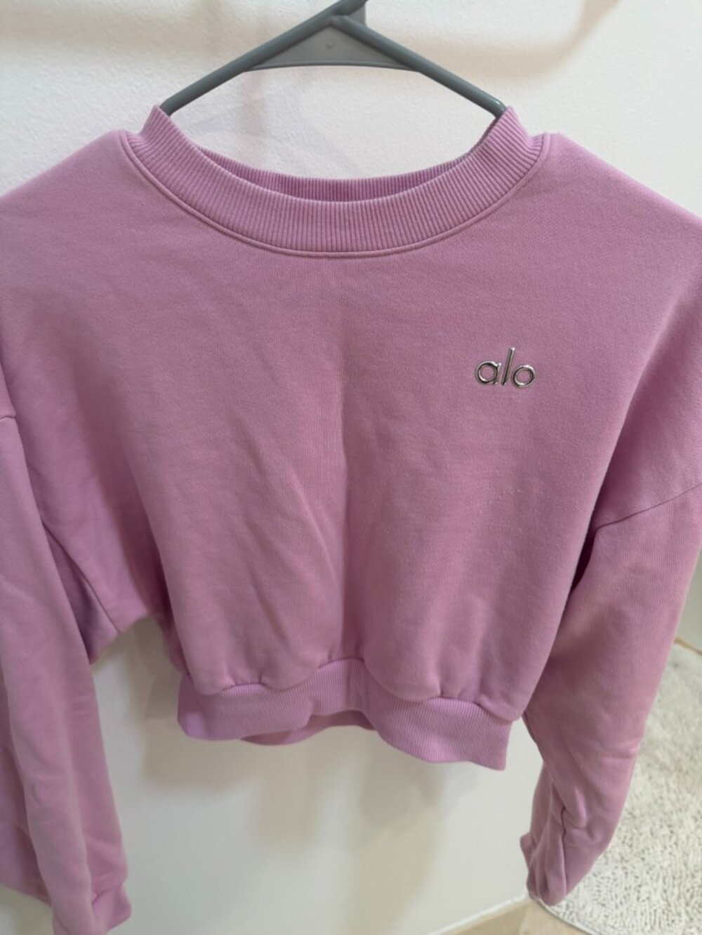 Alo Yoga Cropped Accolade Crewneck Sweatshirt Candy Heart Pink Size S